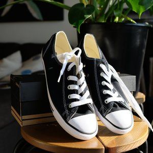 *NEW*CHUCK TAYLOR ALL STAR DAINTY LOW TOP IN BLACK